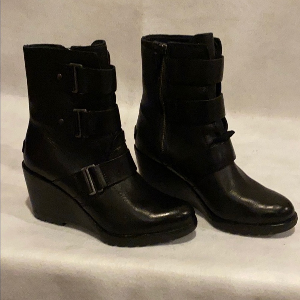 Sorel black straps wedge leather boots Sz 8 New